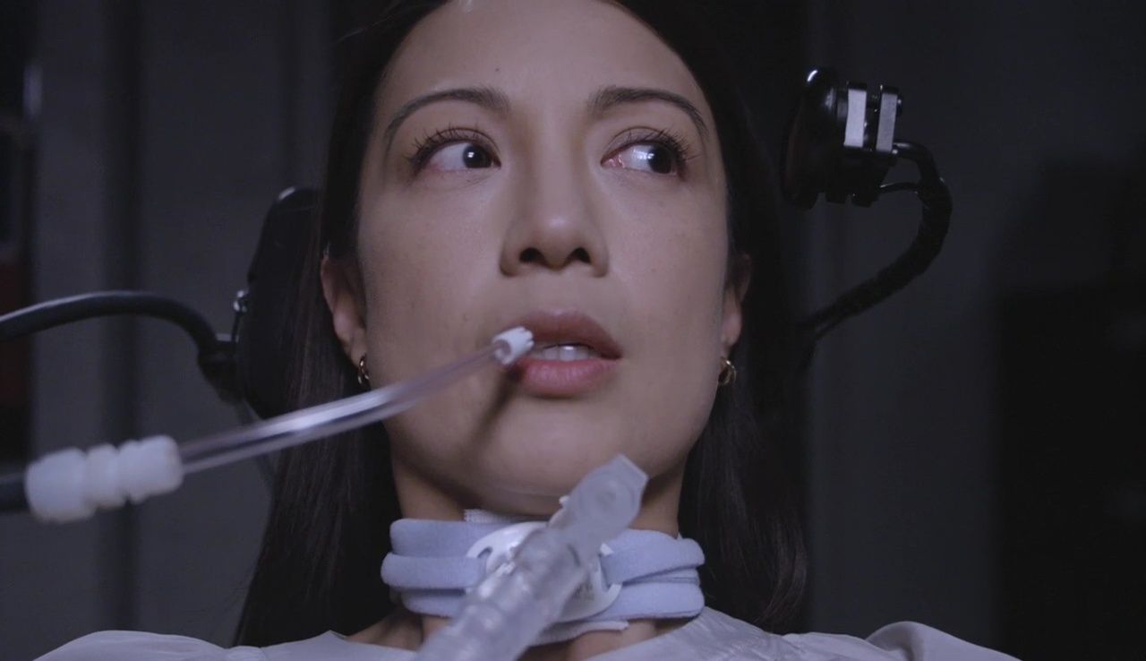 Camile Wray (Ming-Na Wen) is in a wheelchair with a breathing tube.