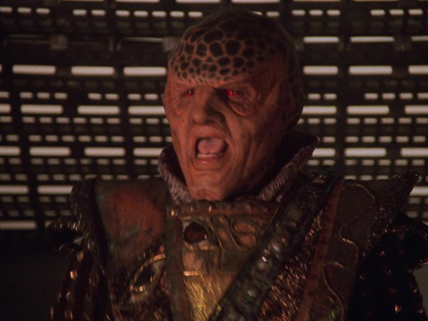 G’Kar (Andreas Katsulas) in mid-speech.