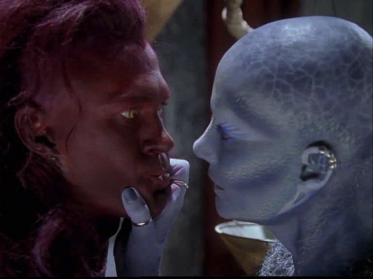 Zhaan (Virginia Hey) grips the shaman Liko by his chin.