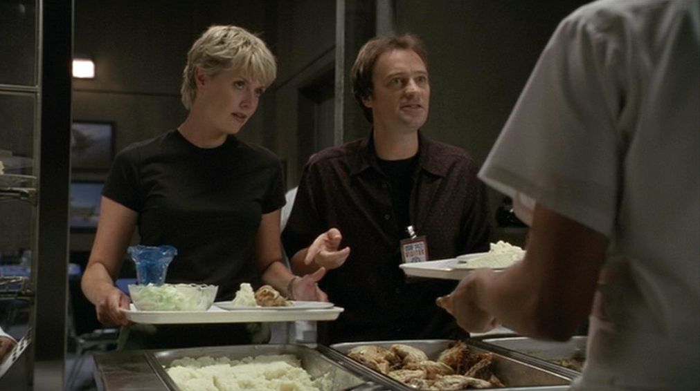 Samantha Carter (Amanda Tapping) and Rodney McKay (David Hewlett) in the SGC canteen.