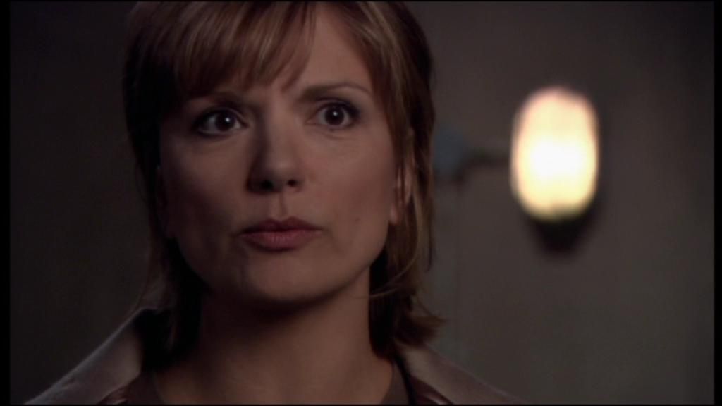 Dr. Janet Fraiser (Teryl Rothery) in desert camoflage.
