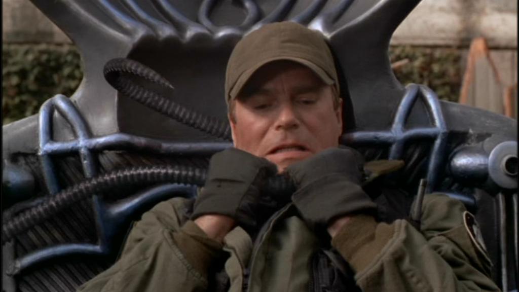 Jack O’Neill (Richard Dean Anderson) grips the cables of the virtual reality pod.
