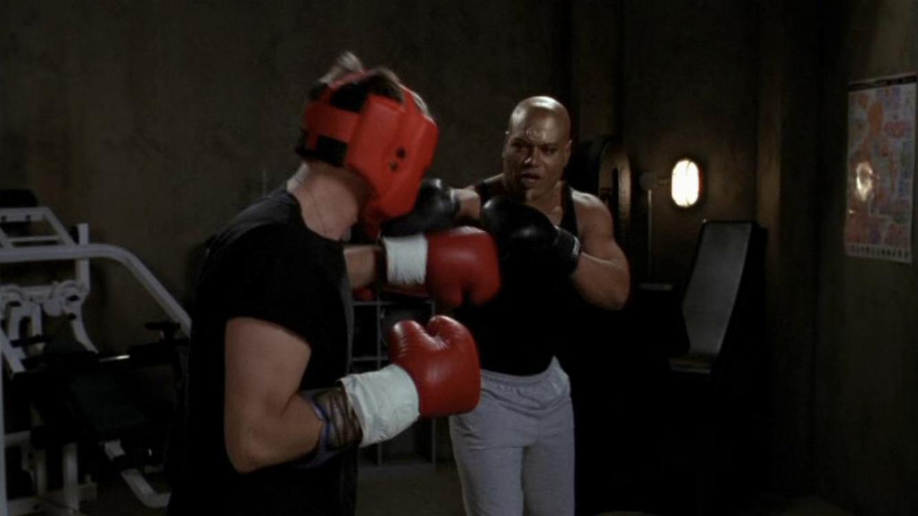Jack O’Neill (Richard Dean Anderson) and Teal‘c spar in boxing gloves
