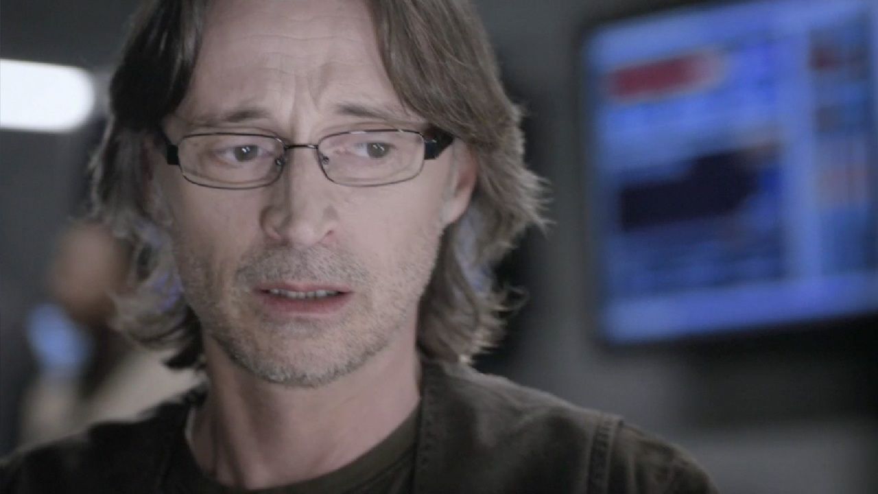 Nicholas Rush (Robert Carlyle) looks worried.