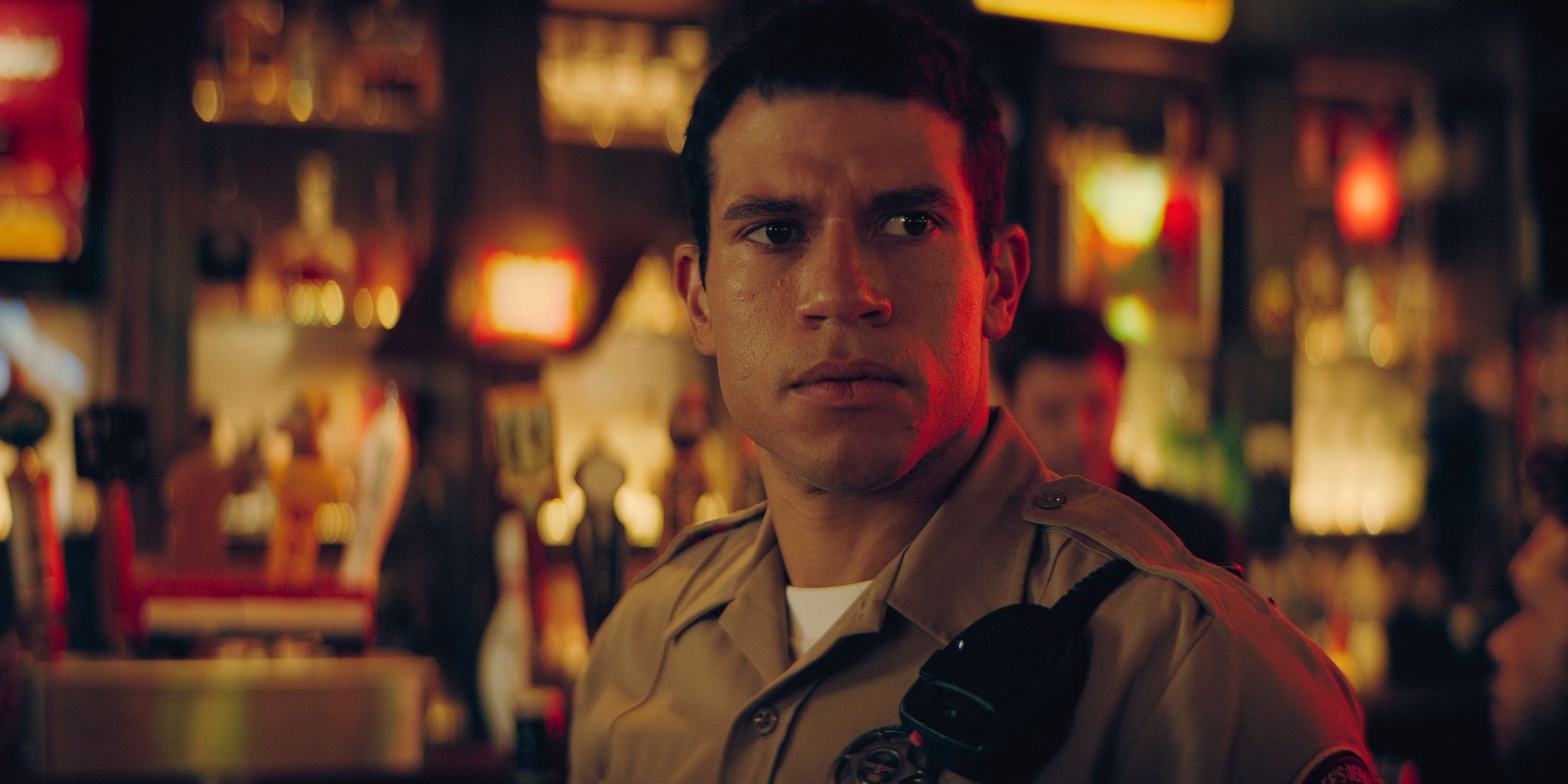 Tommy Constantine (Alex Hernandez) in a bar.